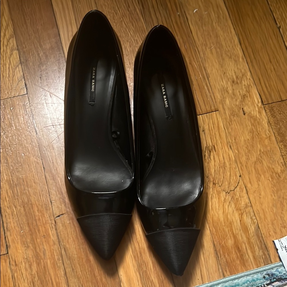 Zara Black Heeled Shoes Sleek Design